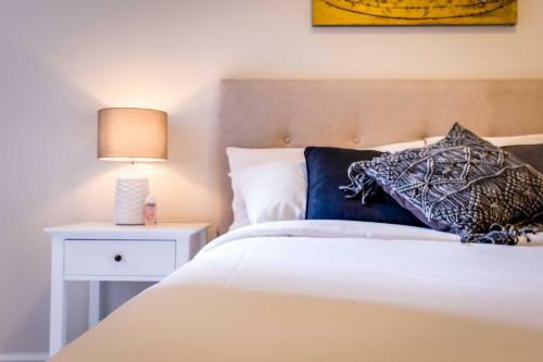 4 So Much More Family Apartment Sleeps 4 - Parking