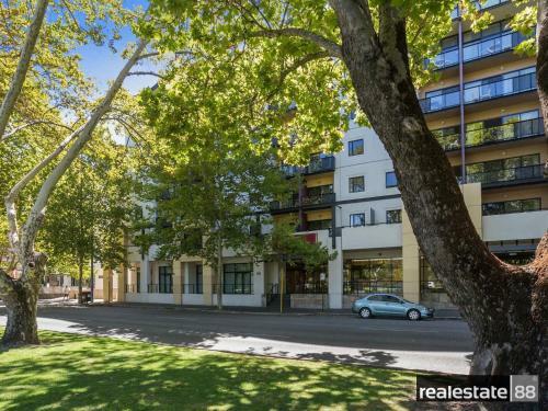 Wonderful Waldorf - Big Apartment - Pool - Tennis - Foxtel