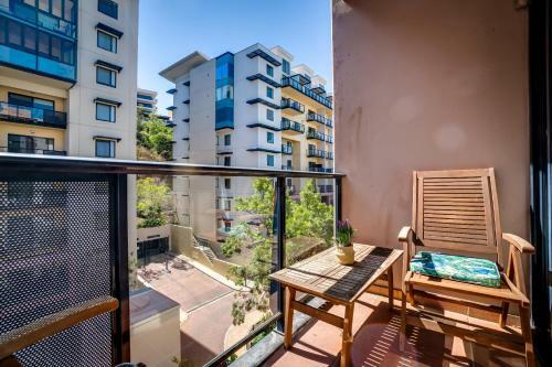 Wonderful Waldorf - Big Apartment - Pool - Tennis - Foxtel
