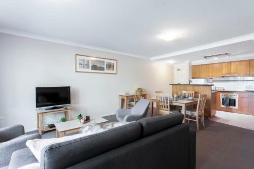 Apartamento A Spacious & Airy 2br Apt, Top Location, Free Parking