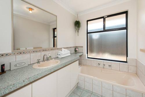 Scarborough Villa On Duke - Executive Escapes
