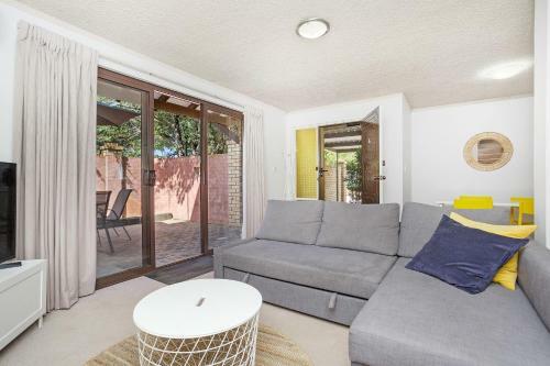 Tranquil Leafy Ewen St - Close To The Beach And Shops