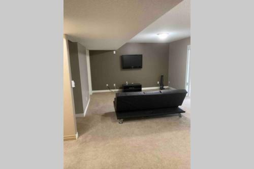 Chestermere Lake Home, 20 Min From Yyc Airport.