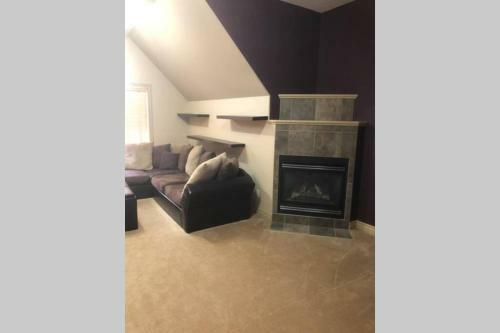 Chestermere Lake Home, 20 Min From Yyc Airport.