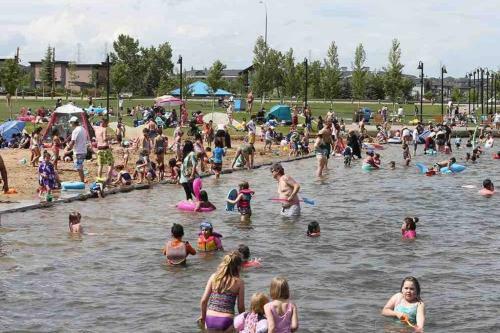 Chestermere Lake Home, 20 Min From Yyc Airport.