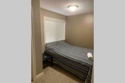 Chestermere Lake Home, 20 Min From Yyc Airport.