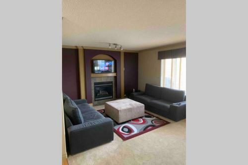 Chestermere Lake Home, 20 Min From Yyc Airport.