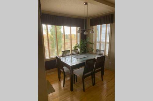 Chestermere Lake Home, 20 Min From Yyc Airport.