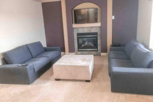 Chestermere Lake Home, 20 Min From Yyc Airport.