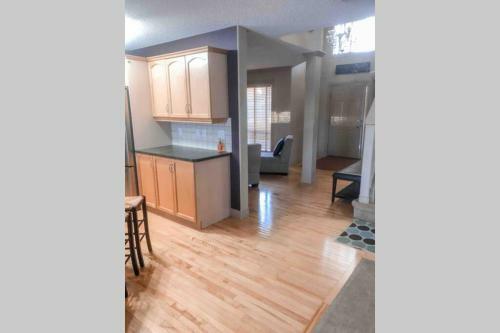 Chestermere Lake Home, 20 Min From Yyc Airport.