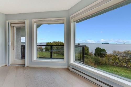 Coastal Breeze Oceanview 3 Bedroom