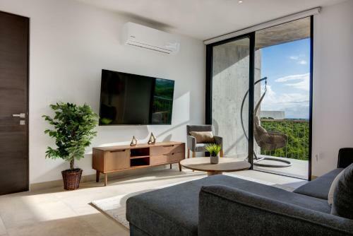 Apartamento 2/2 Ocean View Penthouse In Secure Gated Complex!