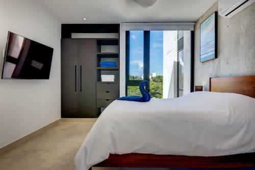 Apartamento 2/2 Ocean View Penthouse In Secure Gated Complex!