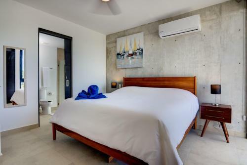 Apartamento 2/2 Ocean View Penthouse In Secure Gated Complex!