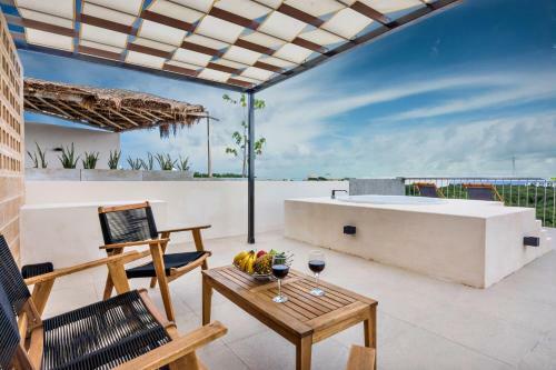 Apartamento 2/2 Ocean View Penthouse In Secure Gated Complex!