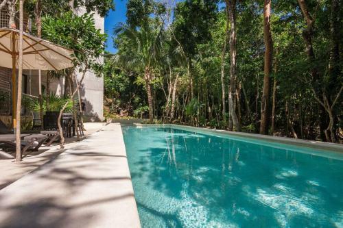 Apartamento 2/2 Ocean View Penthouse In Secure Gated Complex!