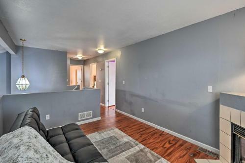 Spacious Aurora House Gas Fireplace And Patio!