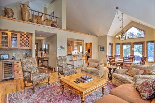 Skiers Dream With Hot Tub About Half Mi To Slopes!