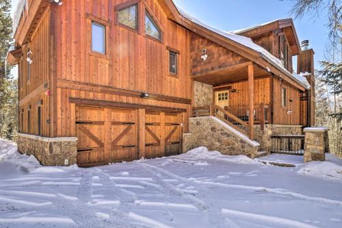 Skiers Dream With Hot Tub About Half Mi To Slopes!