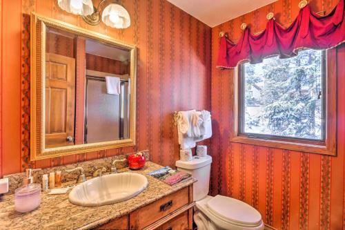 Skiers Dream With Hot Tub About Half Mi To Slopes!