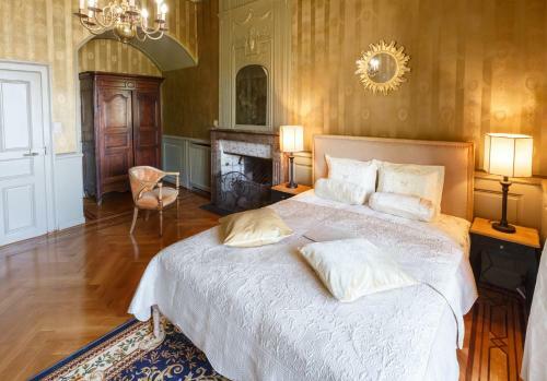 Antique Apartment In The XV Century Castle