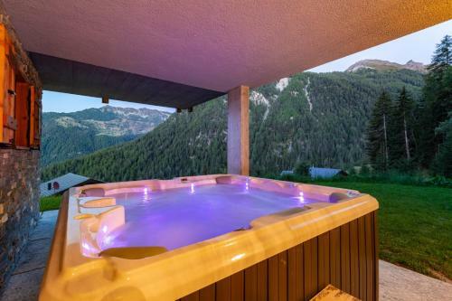 Fabulous Luxury Spa Chalet W. Jacuzzi Sauna