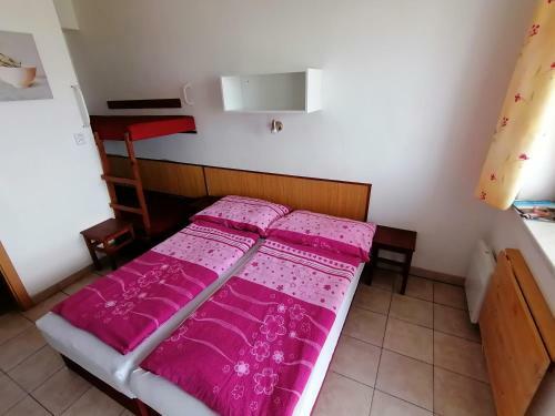 Hostal Penzion Nad Jezerem