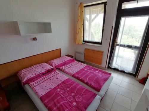 Hostal Penzion Nad Jezerem
