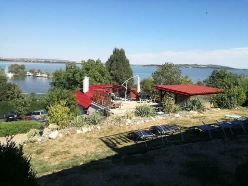 Hostal Penzion Nad Jezerem