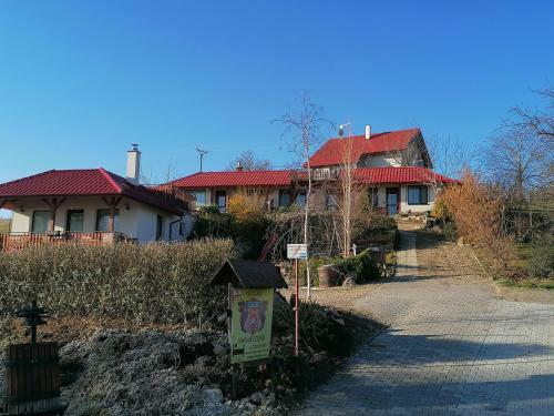 Hostal Penzion Nad Jezerem