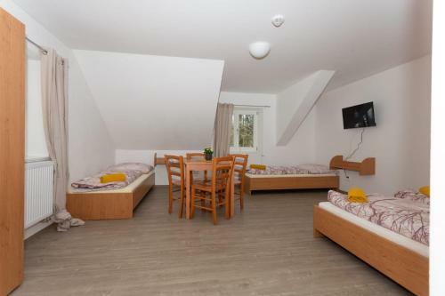 Hostal Chata ?ivec - Restaurace A Ubytov�n�