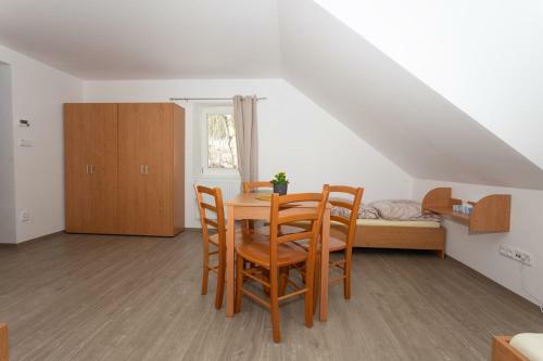 Hostal Chata ?ivec - Restaurace A Ubytov�n�