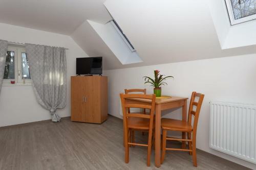 Hostal Chata ?ivec - Restaurace A Ubytov�n�
