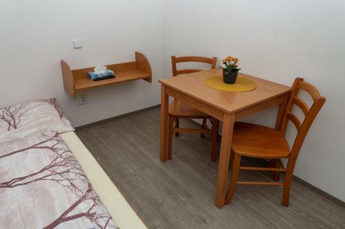 Hostal Chata ?ivec - Restaurace A Ubytov�n�