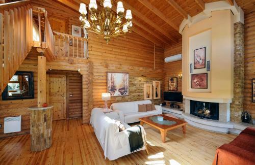 Villa Lakkia - Wooden Residence