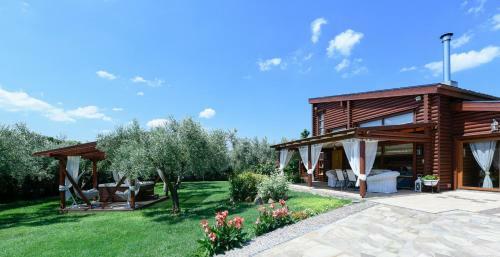 Villa Lakkia - Wooden Residence