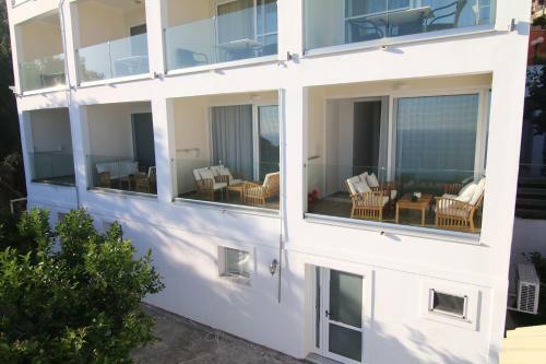Apartamento Lakones Deluxe Suites