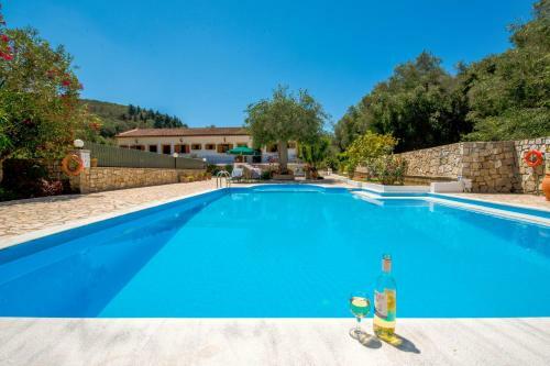 Apartamento Livadi Studios With Pool