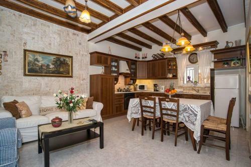 Mary Design House Laka Paxos