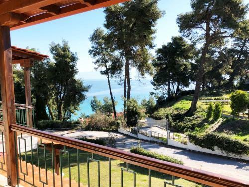 Beach Front Maisonette In Kriopigi
