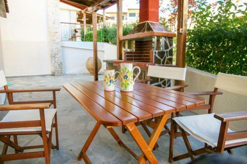 Beach Front Maisonette In Kriopigi