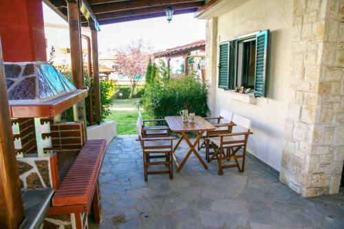 Beach Front Maisonette In Kriopigi