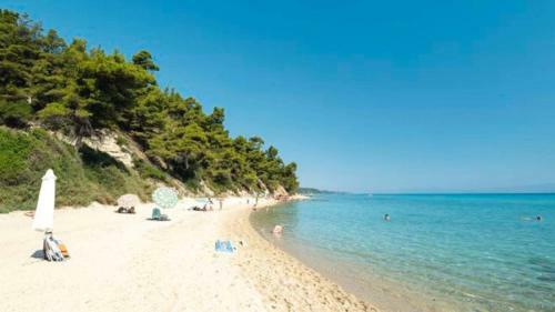 Beach Front Maisonette In Kriopigi