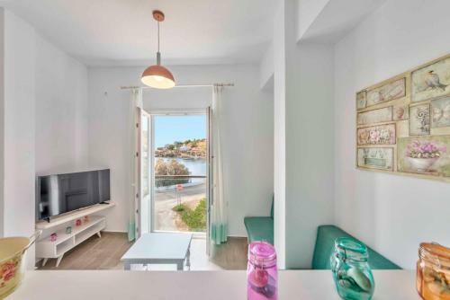 Cozy Beach Apartment With Seaview