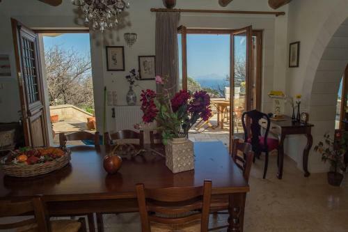 Villa Maria's Panoramic Seaview House
