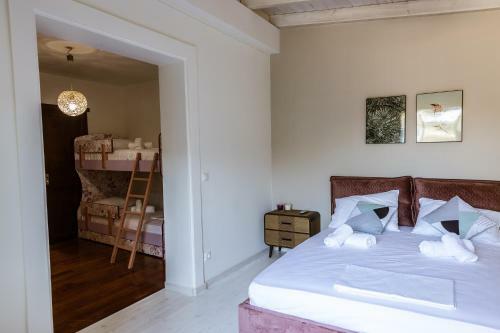 Cactus Maisonette Near Airport