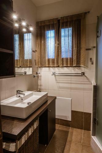 Cactus Maisonette Near Airport