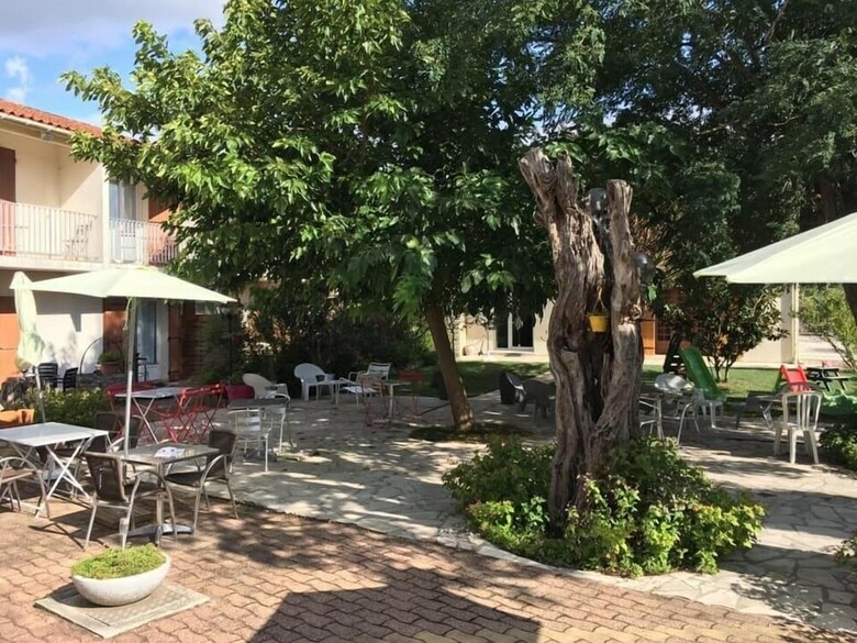 Hotel Les Vieux Acacias
