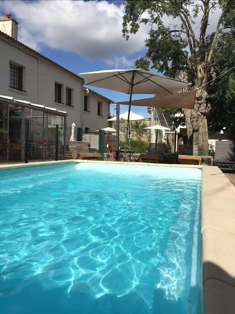 Hotel Les Vieux Acacias