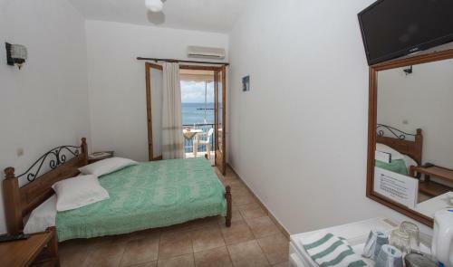 Posada Orfanos Loutraki Rooms